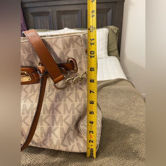 Michael Kors large purse - Picture 14 of 15